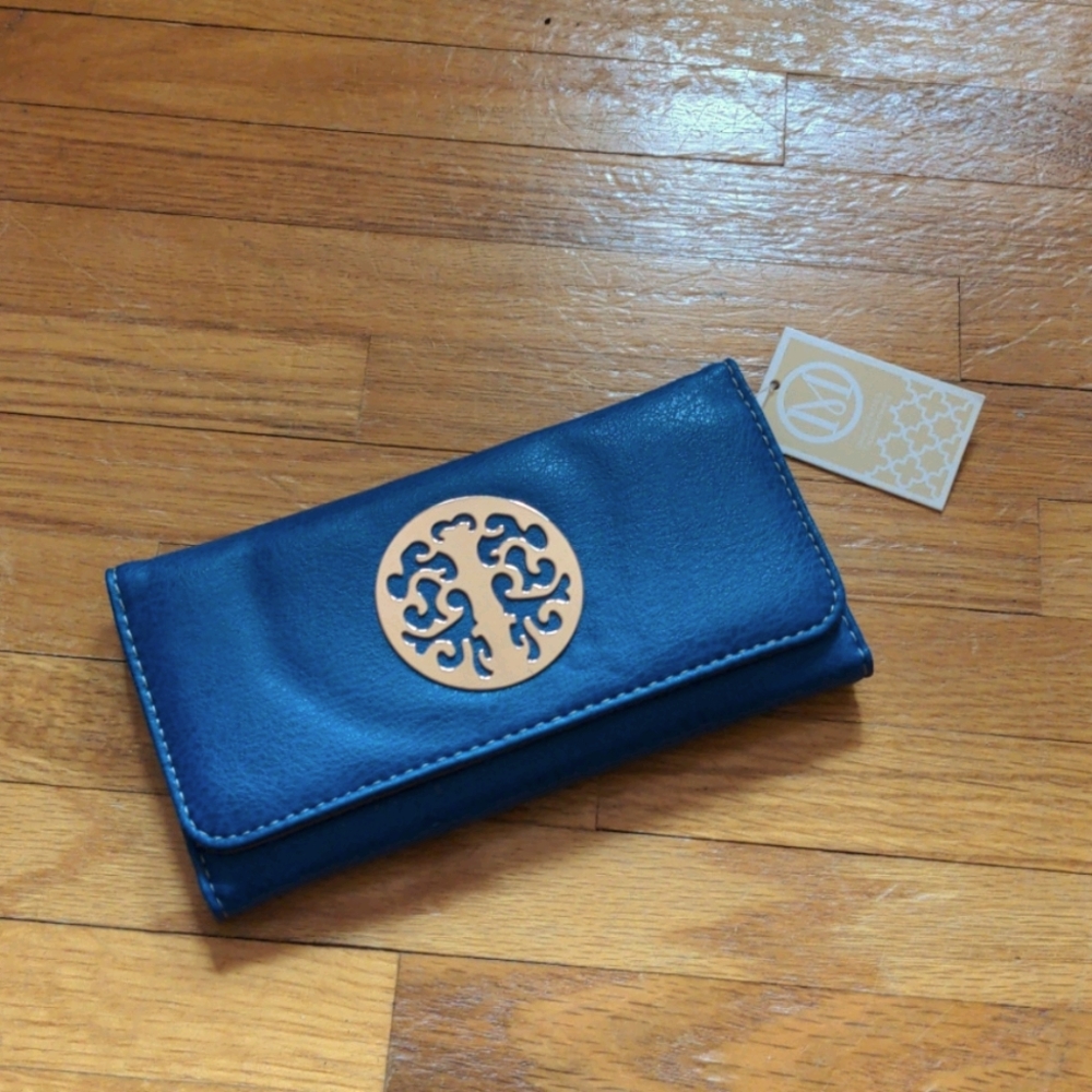 *Last Chance* NWT Blue Wallet with Silver Accent